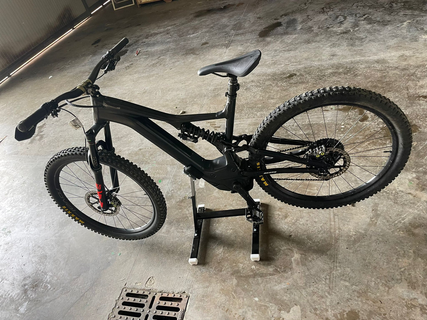 Painted Central Stand for E-Bike Maintenance