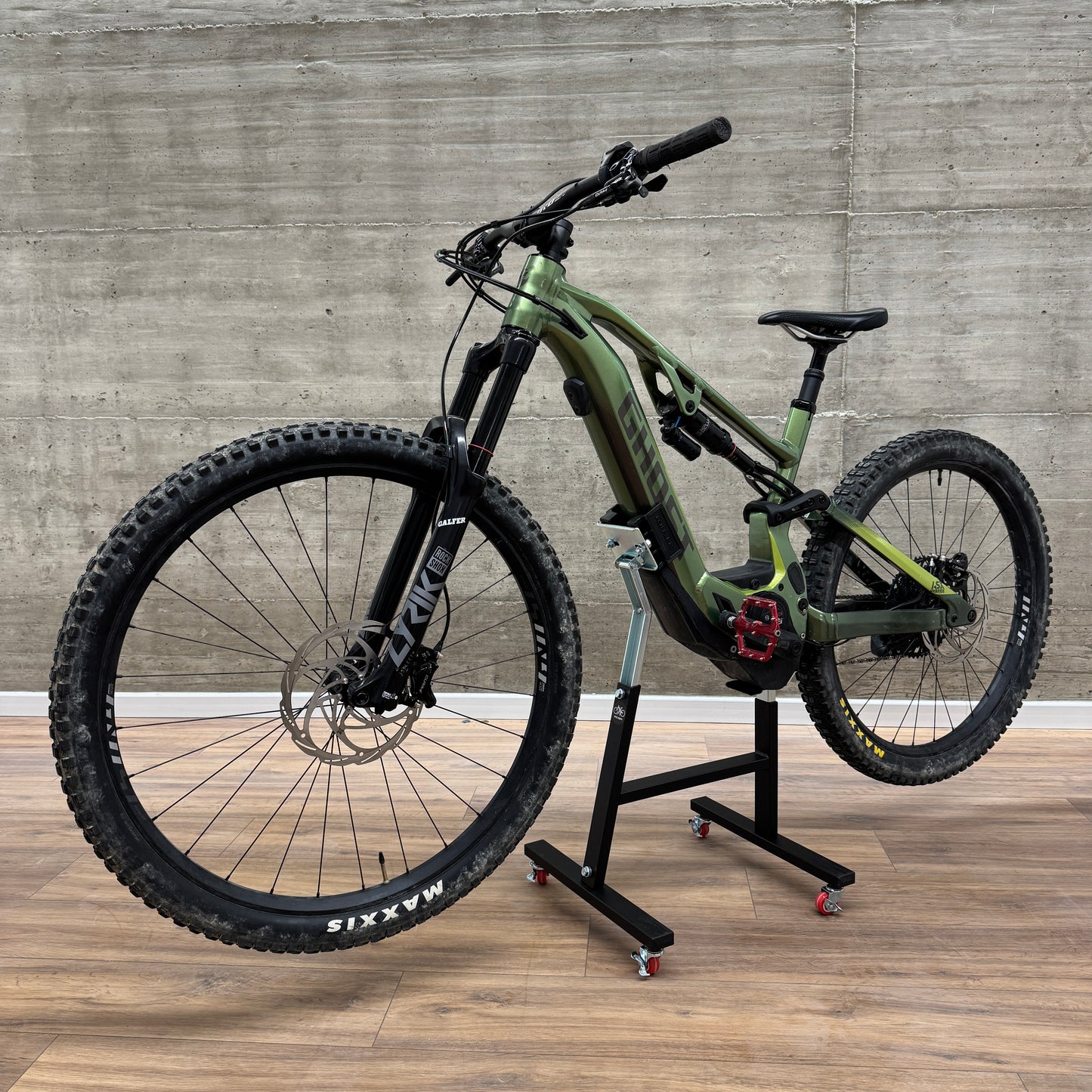 Painted Central Stand for E-Bike Maintenance