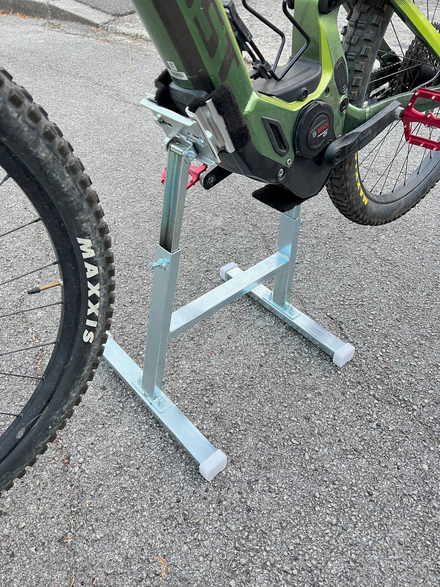 Electric store bike stand