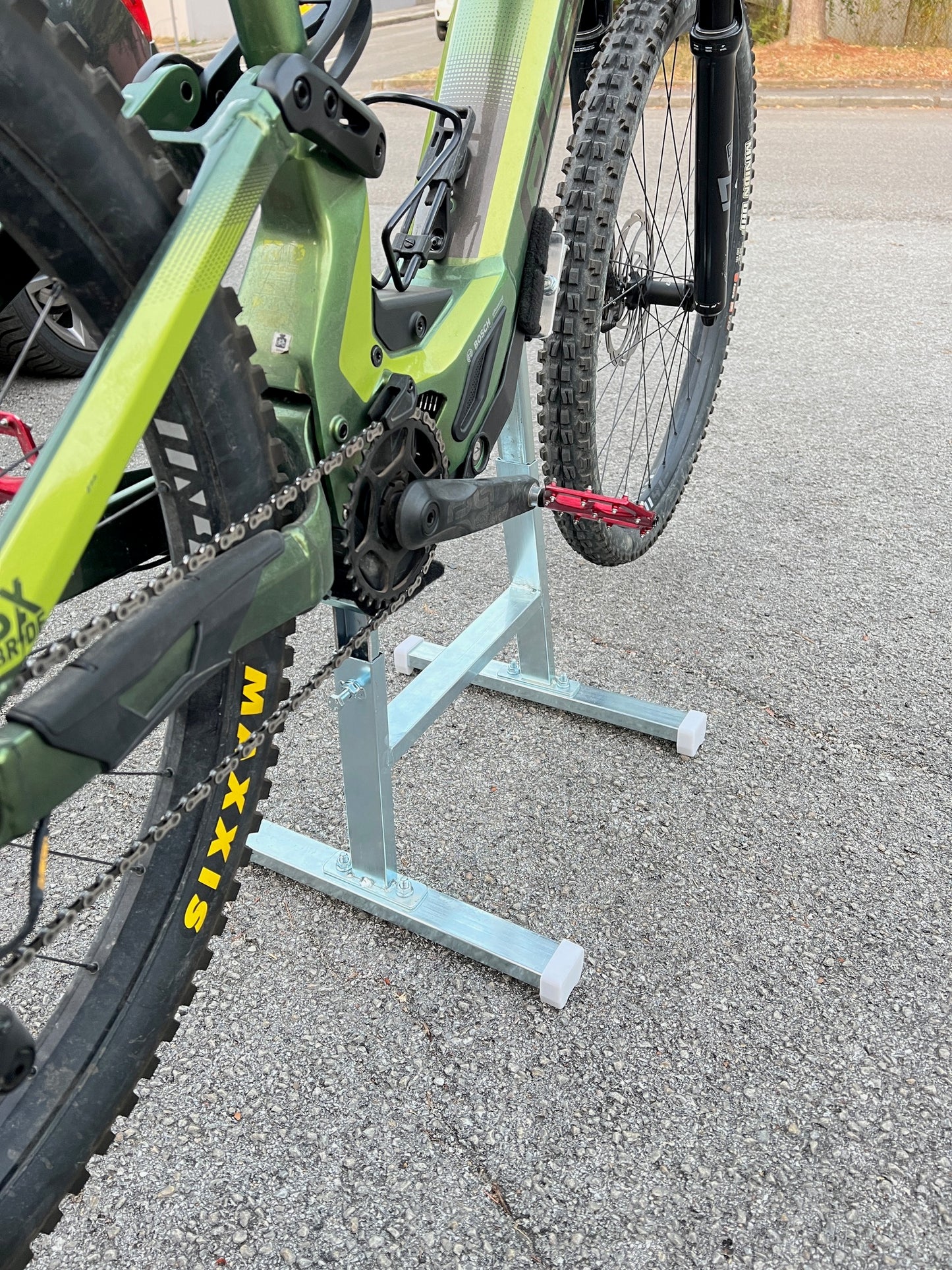 Galvanized Central Stand for E-Bike Maintenance